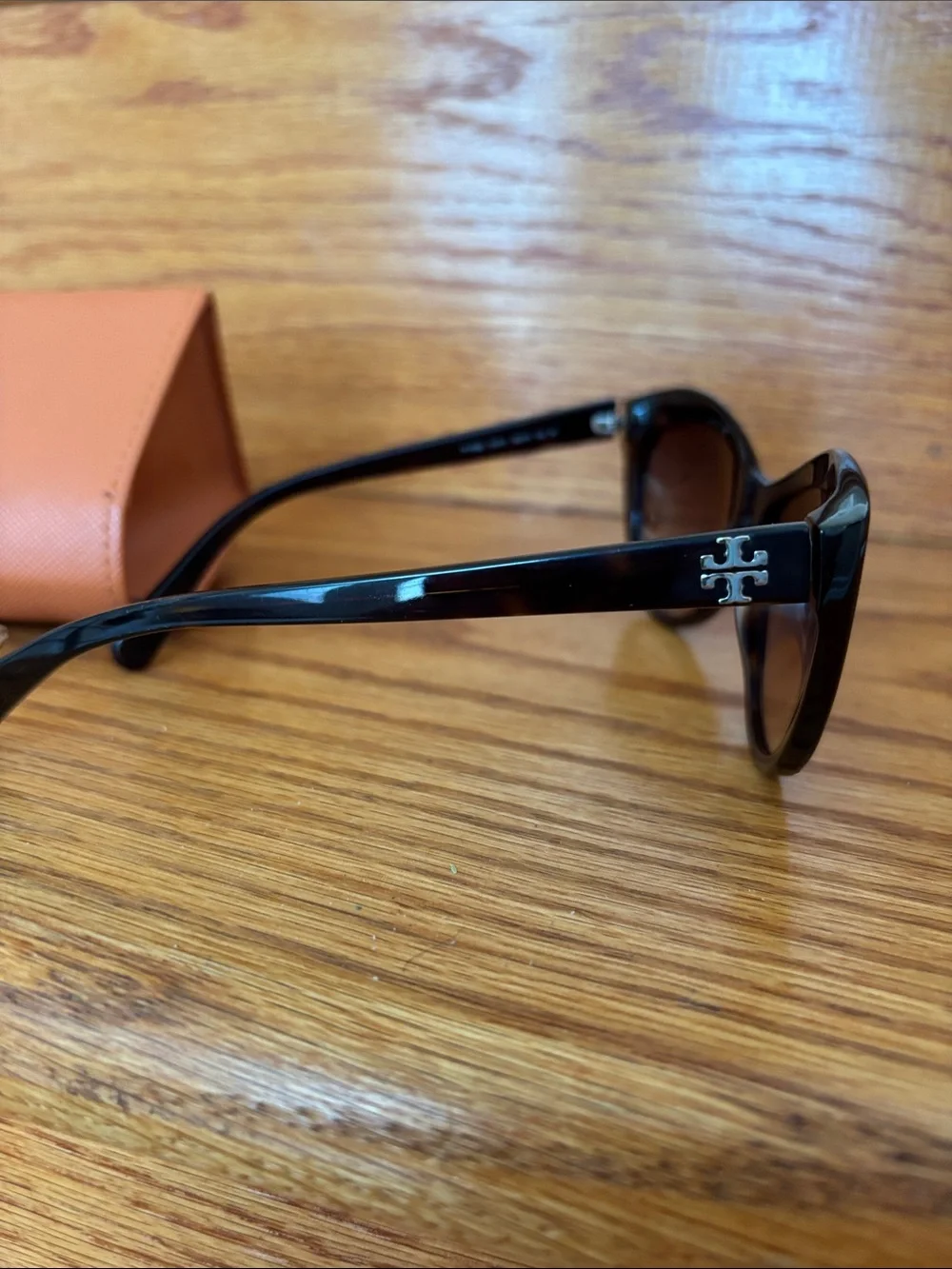 Tory Burch Black Cat-Eye Sunglasses with Brown Gradient Lenses